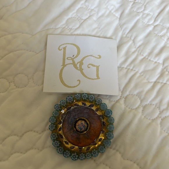 Artistic Brooch - Picture 3 of 4